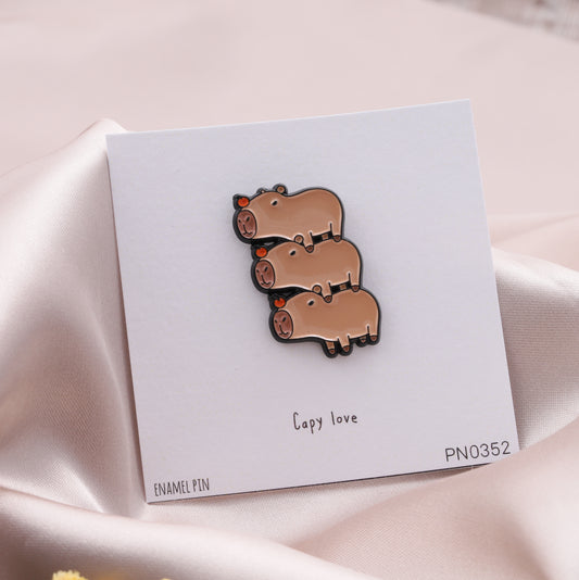 PN0352 CAPY LOVE - Stacked Capybaras
