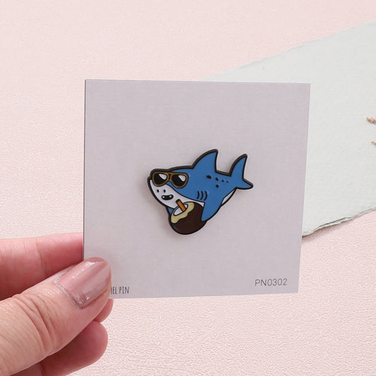 PN0402 Shark with a coconut drink