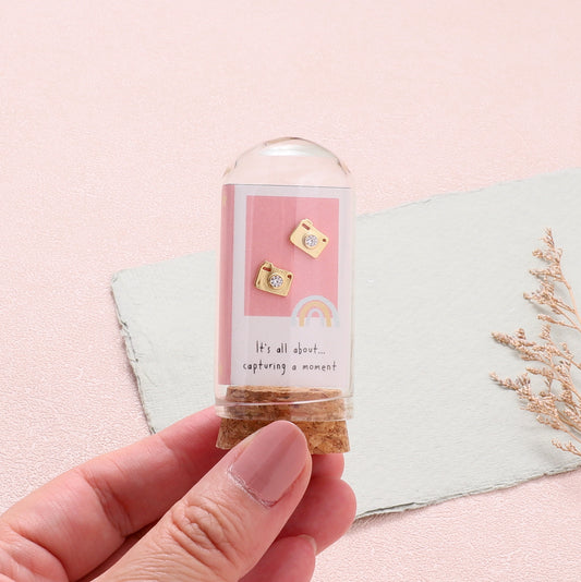TT61120 Camera earrings