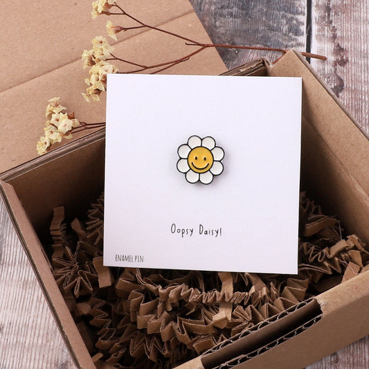 PN0203 Oopsy Daisy little smiling daisy pin