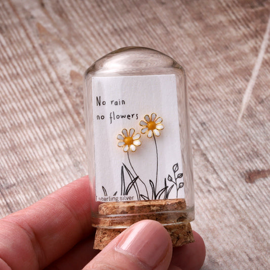 TT51018 No rain no flowers enamel daisy earrings