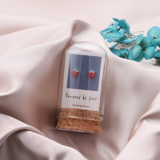 TT50068 Strawberry in a bottle