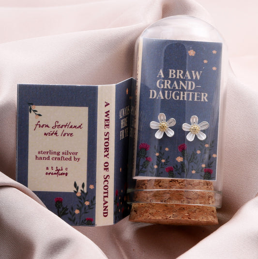 SC016 A BRAW GRAND-DAUGHTER with FIVE PETALS DAISY earrings