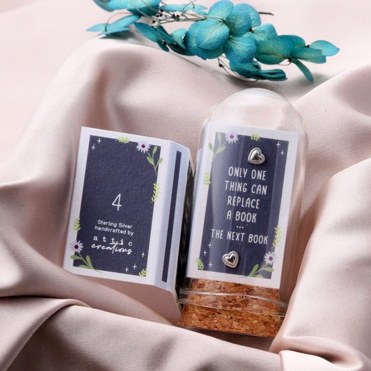 TT8404  BOOK TO REPLACE A BOOK Little Heart Earrings