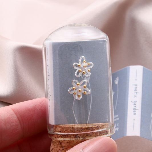 TT55041 Artdeco Lily flower earrings gold stamen