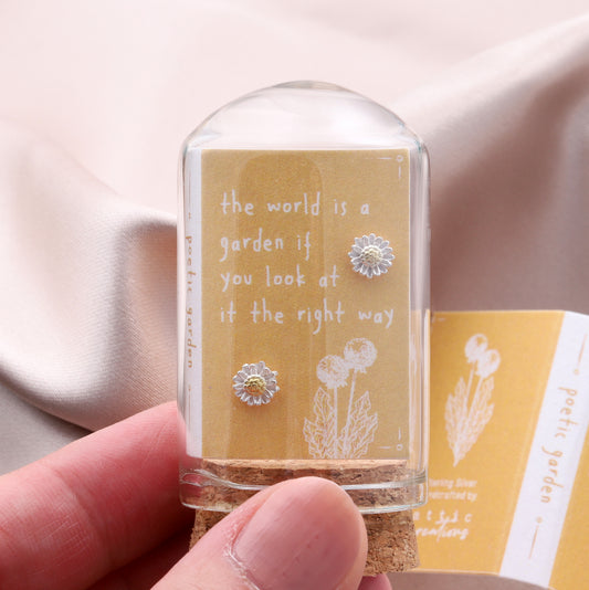 TT55021 "THE WORLD IS A GARDEN" little daisy earrings