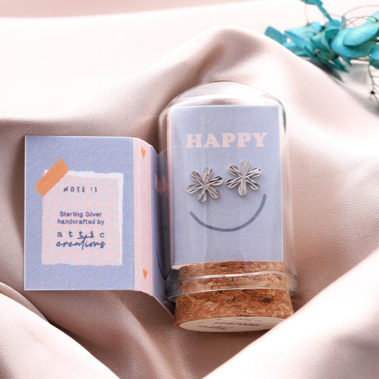 TT57056 LITTLE NOTE HAPPY Dimond cut Pattern flower earrings SILVER