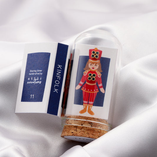 TT72011 KINFOLK 'Nutcracker C' 4 CLOVER blue crystal earrings