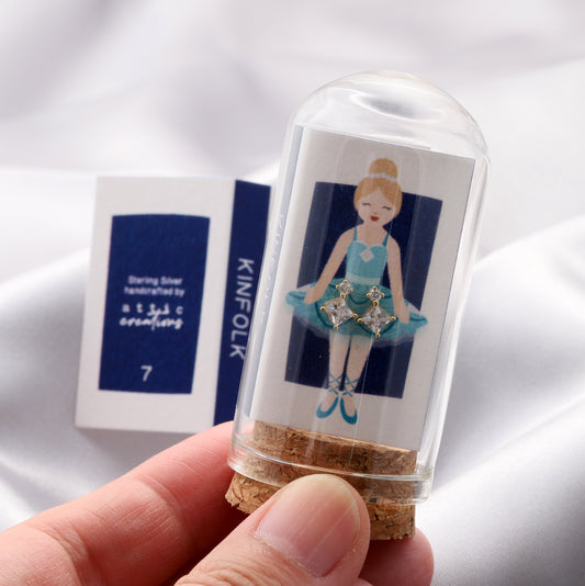 TT72007 KINFOLK 'Ballerina A' Clear squares earrings