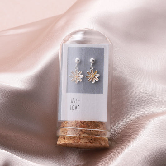 SS076 Little hanging daisy earrings
