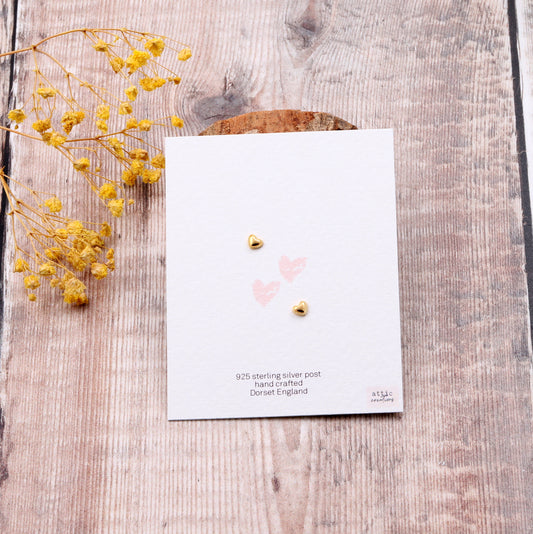 ME031 Gold heart earrings with dotted edge