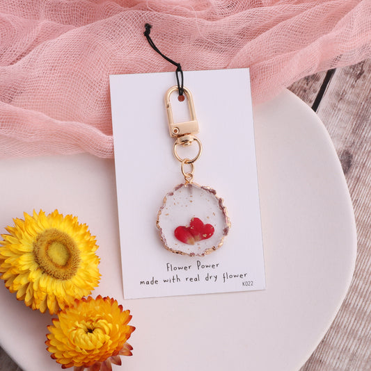 K022 Three petals Real flower in resin keyring on card