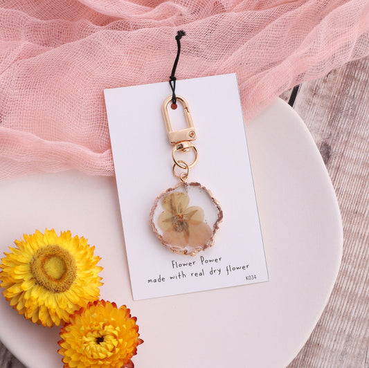 K034 White pansy flower Real flower in resin keyring on card