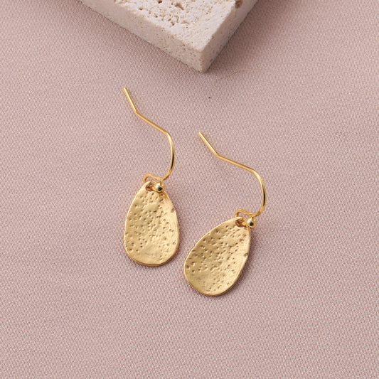 CJE001 Textured tear drop hook Gold
