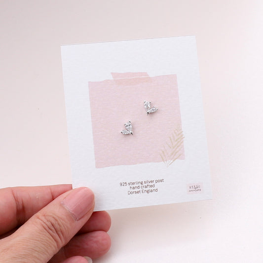 ME219 Silver sparkle heart earrings