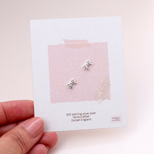 ME203 Little silver bow earrings