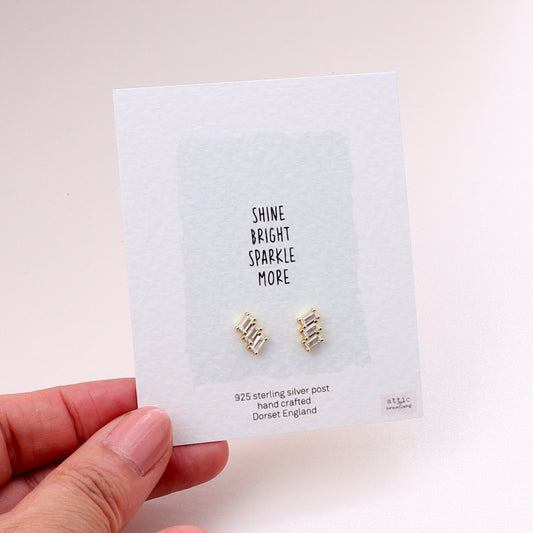 ME175  Three gems in line earrings-gold