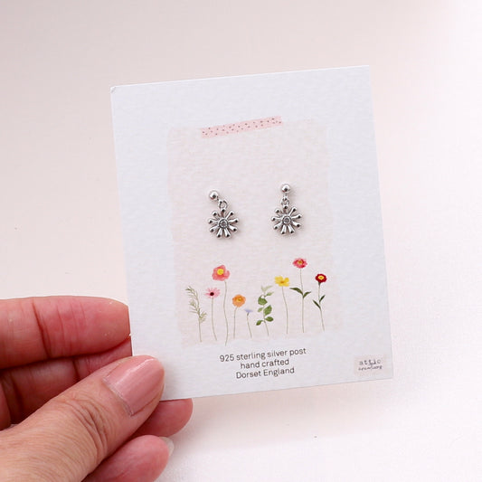ME170 Daisy hanging earrings- silver