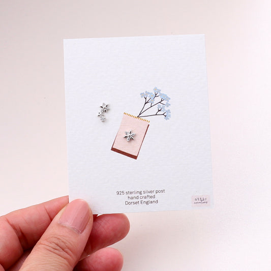 ME162 Silver Asymmetric flowers earrings