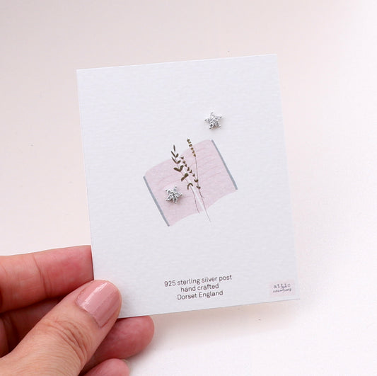 ME239 Little crystal inlaid star earrings- silver