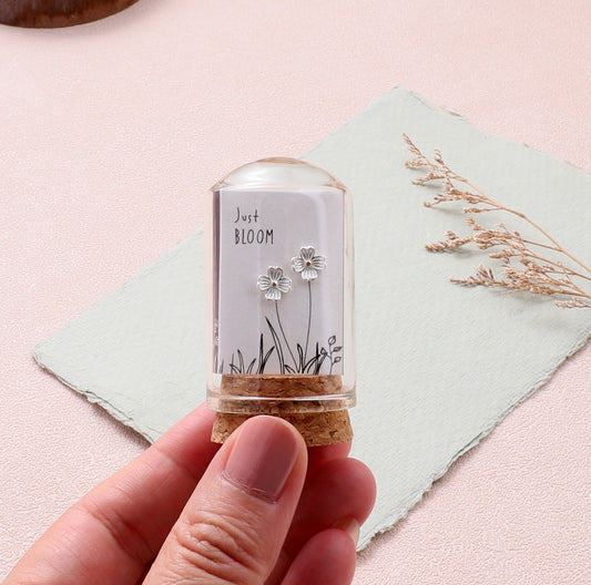 TT51059 'just bloom 'four petal blossom silver flower gold dot