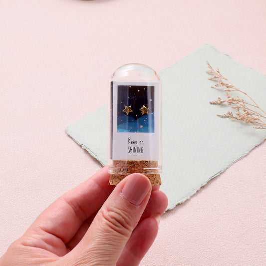 TT60043 Keep on shining.mini star earrings in a bottle gold