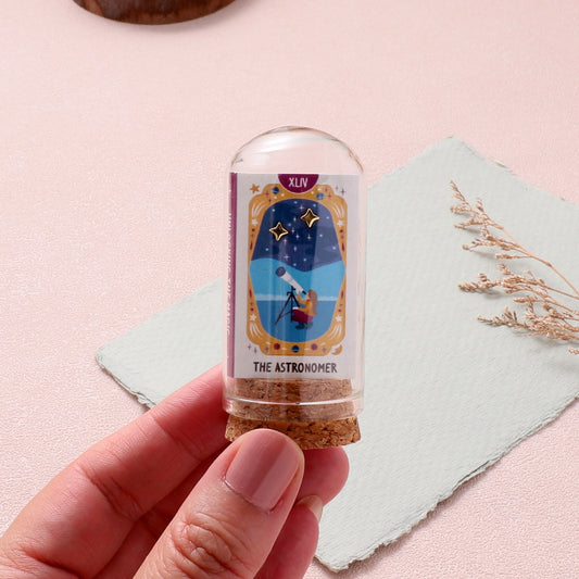TT71045 THE ASTRONOMER Little gold north star earrings