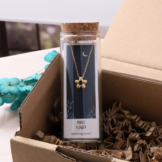 ST4018/G MAGIC FLOWER black center flower necklace GOLD