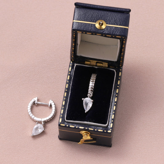 MEH001 Ribbed Ear Hoop With Tear Drop Crystal / silver