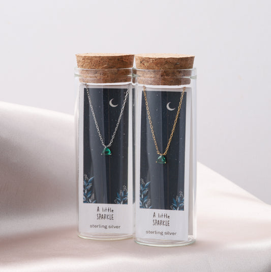 ST4026 A LITTLE SPARKLE  Mini triangle green gem necklace